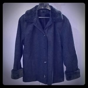 Cute Wool coat with fake fur collar and cuffs